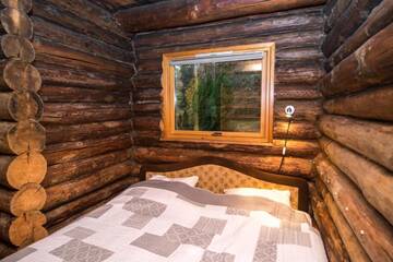 Фото номера Дом с 1 спальней Дома для отпуска Log Cabin г. Padure 46