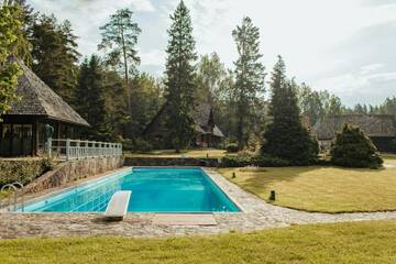 Фото номера Дом с 1 спальней Дома для отпуска Log Cabin г. Padure 17