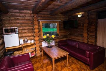 Фото номера Дом с 1 спальней Дома для отпуска Log Cabin г. Padure 7