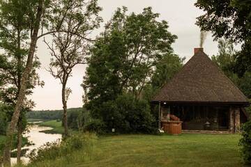 Фото номера Дом с 1 спальней Дома для отпуска Log Cabin г. Padure 40